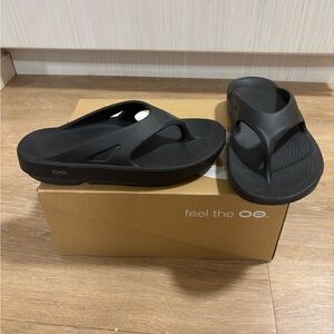 OOFOS OOriginal Flip Flop Black men 8 women 10